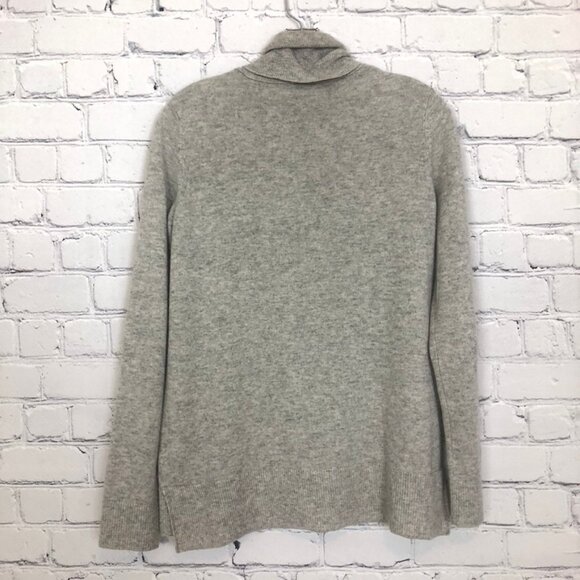 Vince 100% Cashmere Gray Turtleneck Sweater Size S HOLE - Picture 3 of 8